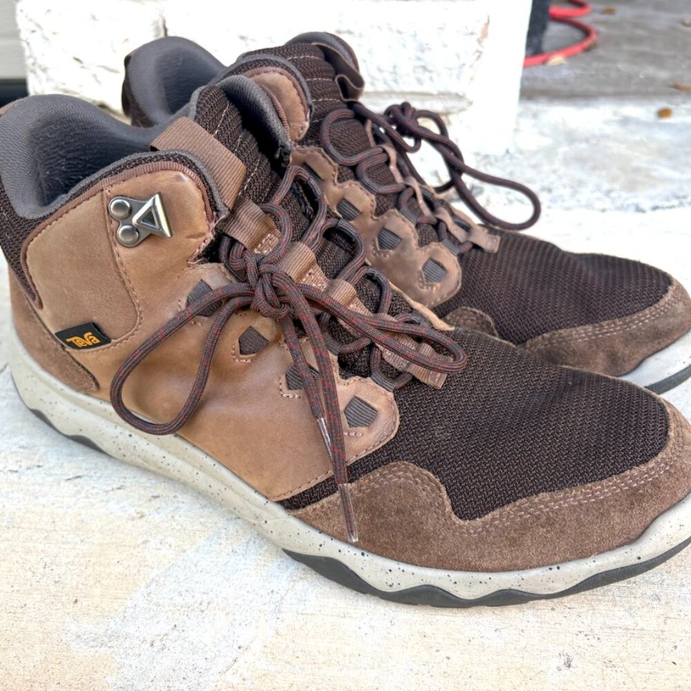 Teva Arrowood Mid Waterproof Hiking Boots - run small!